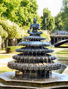 Indische Kultur - Indien Kuttur - Brunnen in Berlin Kreuzberg