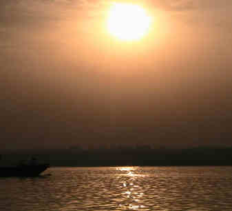 Varanasi Festival - Sonnenaufgang am Ganges