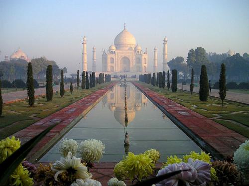 Das Taj Mahal in Agra ist ein Magnet für Indien - Touristen