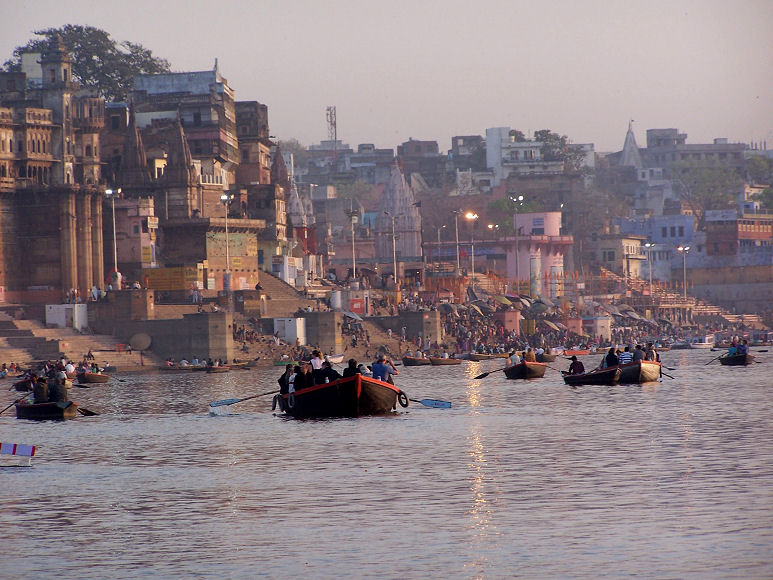 Indien Sehenswürdigkeiten - Am Ganges im Morgengrauen