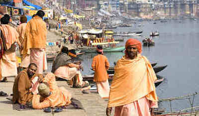 Indische Sehenswuerdigkeiten Saddhus in Varanasi